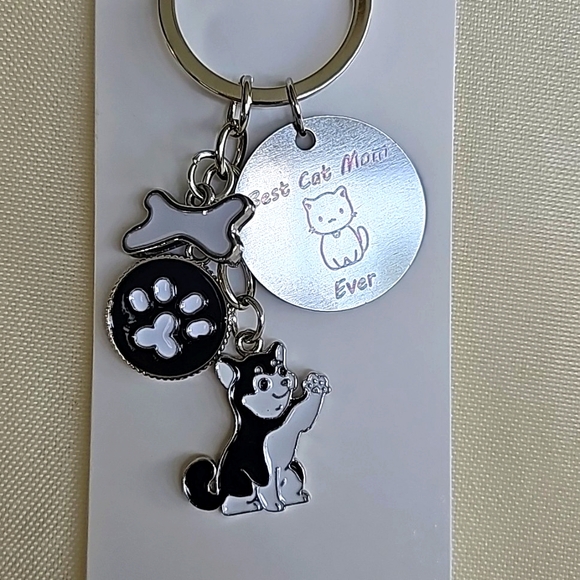NEW! Enamel Black & White Cat "Best Cat Mom Ever" Keychain/Bag 👜🎒 Charm ~🐈‍⬛️ - Picture 4 of 8